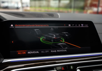 Подержанный автомобиль BMW X7 2020 года (21 фото)