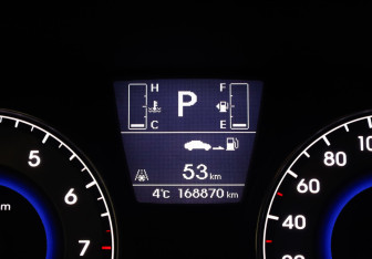 Подержанный автомобиль Hyundai Solaris Hatchback 2015 года (11 фото)