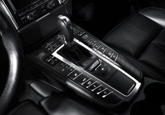Подержанный автомобиль Porsche Macan 2015 года (12 фото)