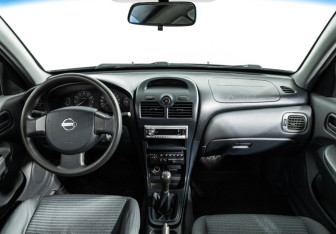 Подержанный автомобиль Nissan Almera Classic 2006 года (13 фото)