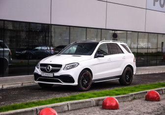 Подержанный автомобиль Mercedes-Benz GLE 2016 года (3 фото)