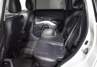 Подержанный автомобиль Mitsubishi Outlander 2011 года (11 фото)