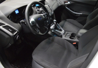 Подержанный автомобиль Ford Focus Hatchback 2013 года (10 фото)