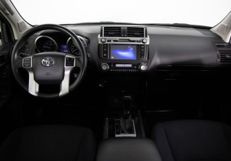 Подержанный автомобиль Toyota Land Cruiser Prado 2015 года (9 фото)