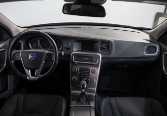 Подержанный автомобиль Volvo S60 2014 года (9 фото)