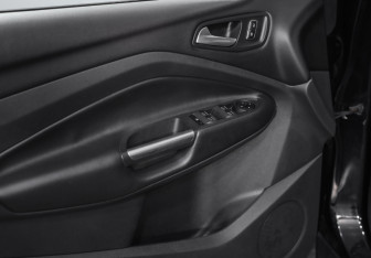 Подержанный автомобиль Ford Kuga 2016 года (18 фото)