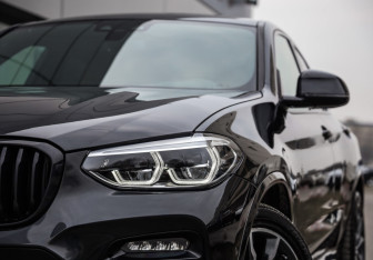 Подержанный автомобиль BMW X4 2020 года (2 фото)