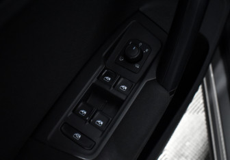 Подержанный автомобиль Volkswagen Tiguan 2021 года (10 фото)