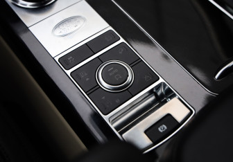 Подержанный автомобиль Land Rover Range Rover 2018 года (22 фото)