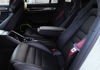 Подержанный автомобиль Porsche Panamera Wagon 2019 года (25 фото)