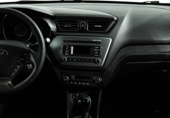 Подержанный автомобиль Kia Rio Sedan 2016 года (14 фото)
