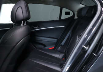 Подержанный автомобиль Genesis G70 2022 года (23 фото)
