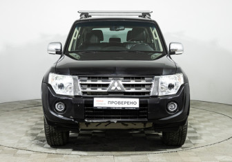 Подержанный автомобиль Mitsubishi Pajero 2013 года (2 фото)