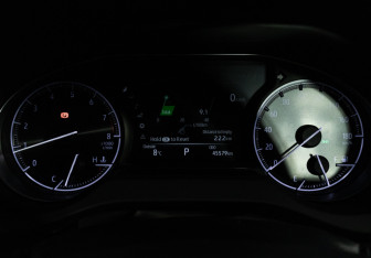 Подержанный автомобиль Toyota Harrier 2021 года (12 фото)