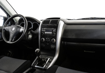 Подержанный автомобиль Suzuki Grand Vitara 2008 года (9 фото)