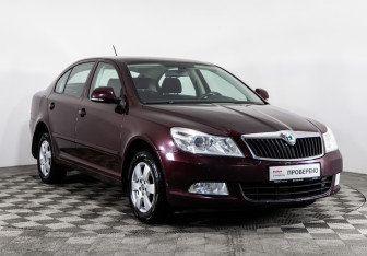 Подержанный автомобиль Skoda Octavia Liftback 2010 года (3 фото)