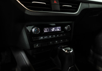 Подержанный автомобиль Skoda Rapid Liftback 2022 года (15 фото)