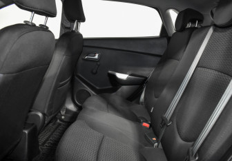 Подержанный автомобиль Kia Rio Hatchback 2014 года (13 фото)