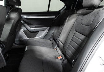 Подержанный автомобиль Skoda Octavia Liftback 2014 года (10 фото)