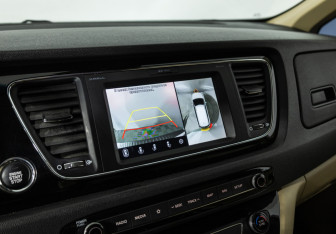 Подержанный автомобиль Kia Carnival 2019 года (16 фото)