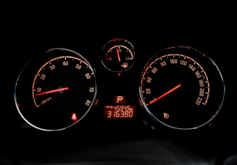 Подержанный автомобиль Opel Antara 2013 года (20 фото)