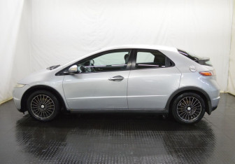 Подержанный автомобиль Honda Civic Hatchback 2008 года (8 фото)