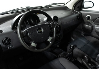 Подержанный автомобиль Chevrolet Aveo Hatchback 2006 года (11 фото)