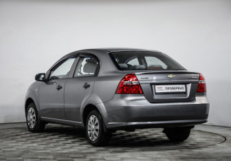 Подержанный автомобиль Chevrolet Aveo Sedan 2010 года (7 фото)