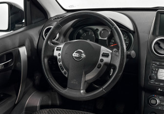Подержанный автомобиль Nissan Qashqai 2007 года (16 фото)