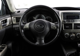 Подержанный автомобиль Subaru Impreza Hatchback 2008 года (11 фото)
