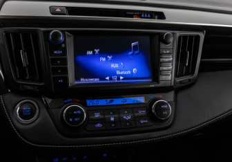 Подержанный автомобиль Toyota RAV4 2018 года (15 фото)