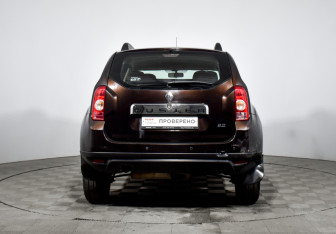 Подержанный автомобиль Renault Duster 2015 года (6 фото)