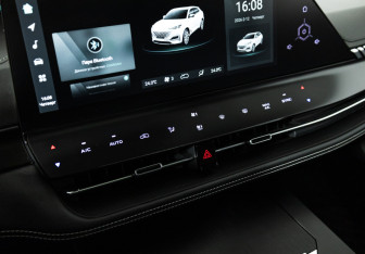 Подержанный автомобиль Changan UNI-K 2023 года (24 фото)