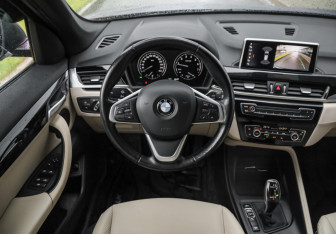 Подержанный автомобиль BMW X1 2021 года (12 фото)