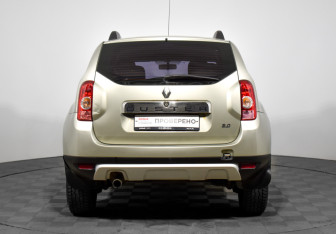 Подержанный автомобиль Renault Duster 2015 года (6 фото)