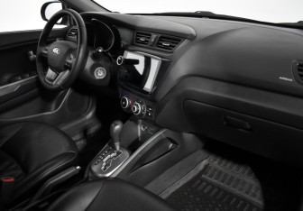 Подержанный автомобиль Kia Rio Sedan 2013 года (12 фото)