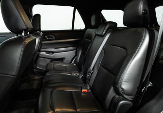 Подержанный автомобиль Ford Explorer 2018 года (10 фото)