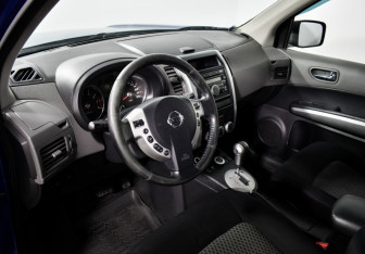 Подержанный автомобиль Nissan X-Trail 2008 года (9 фото)