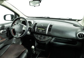 Подержанный автомобиль Nissan Note 2008 года (9 фото)