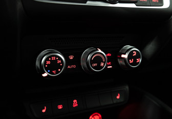 Подержанный автомобиль Audi A1 2015 года (16 фото)
