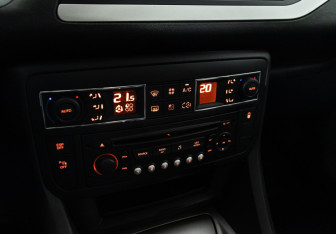 Подержанный автомобиль Citroen C5 Sedan 2011 года (16 фото)