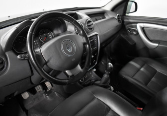 Подержанный автомобиль Renault Duster 2012 года (9 фото)