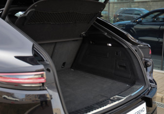 Подержанный автомобиль Porsche Cayenne 2020 года (31 фото)