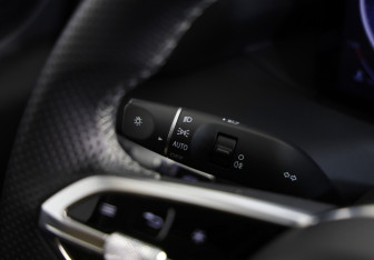 Подержанный автомобиль Hongqi HS3 2024 года (19 фото)