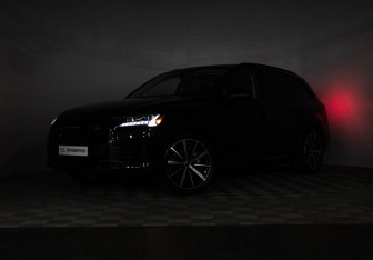 Подержанный автомобиль Audi Q7 2021 года (35 фото)