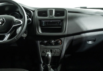 Подержанный автомобиль Renault Logan Sedan 2019 года (14 фото)