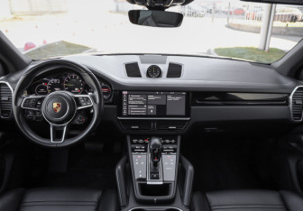Подержанный автомобиль Porsche Cayenne 2019 года (11 фото)