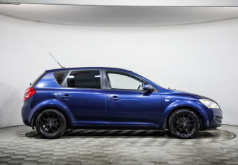 Подержанный автомобиль Kia Ceed Hatchback 2009 года (4 фото)