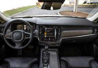 Подержанный автомобиль Volvo S90 2021 года (12 фото)