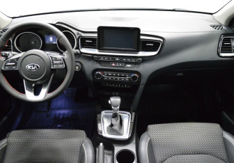 Подержанный автомобиль Kia Ceed Wagon 2019 года (14 фото)